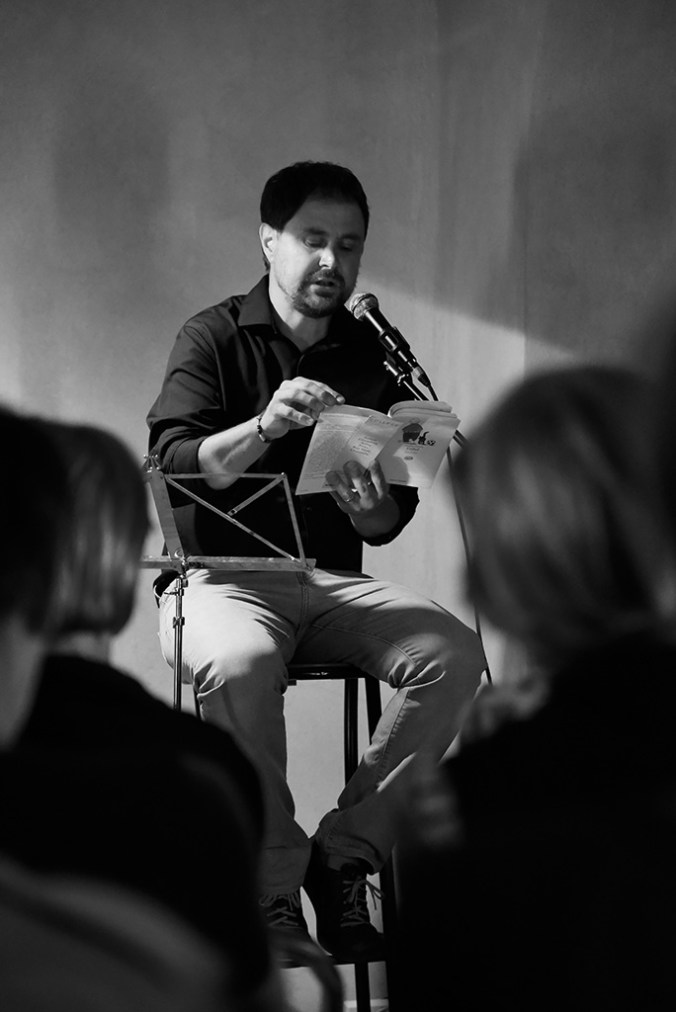 8_Josi-Battaglia-durante-la-lettura-Il-rigore-più-lungo-del-mondo-